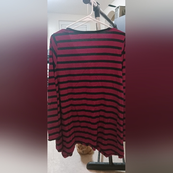 WOMAN within black /magenta. Long sleeve shirt medium (14/16) A-14 - Picture 3 of 7